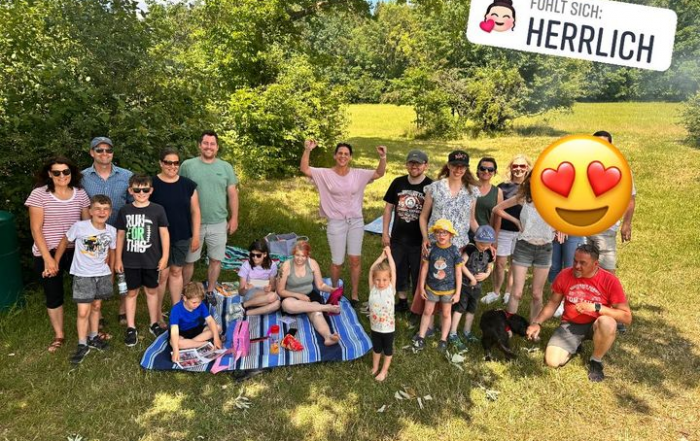Familien der Dravet-Community treffen sich im Park in Gosbach.