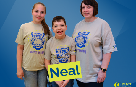 Neal mit seiner Schwester und seiner Mama
